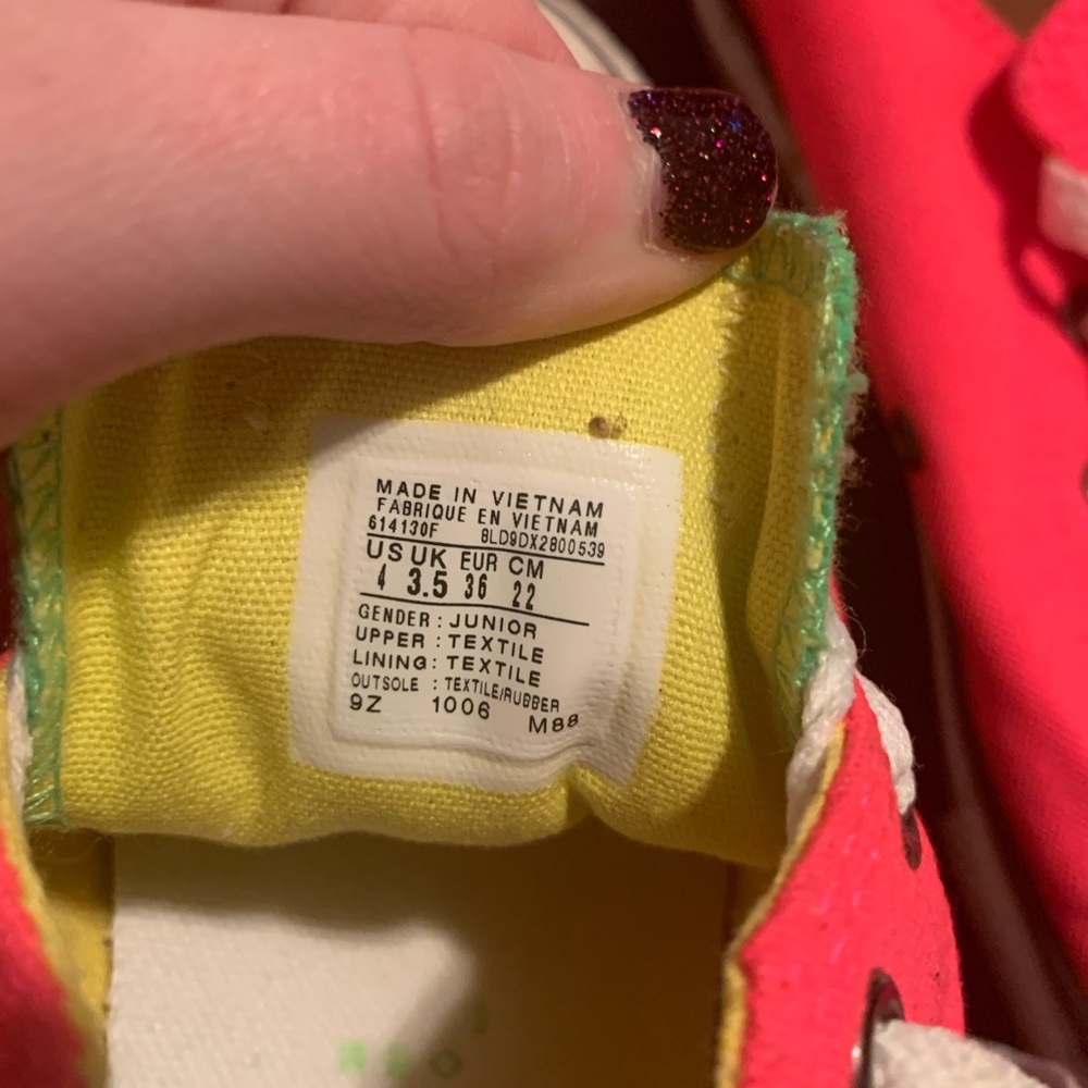 Neon converse - Picture 3 of 3